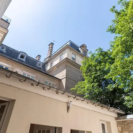 Superb And Design Near The Eiffel Tower Paris