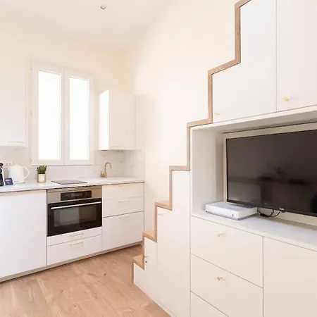 Superb And Design Near The Eiffel Tower * パリ