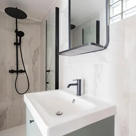 Superb And Design Near The Eiffel Tower