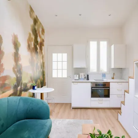 Superb And Design Near The Eiffel Tower *