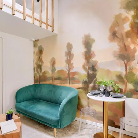 Superb And Design Near The Eiffel Tower