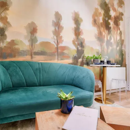 Superb And Design Near The Eiffel Tower *