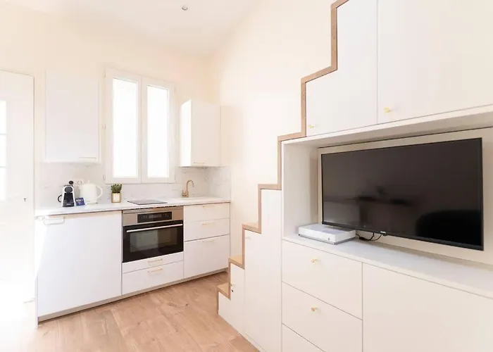 Superb And Design Near The Eiffel Tower * פריז