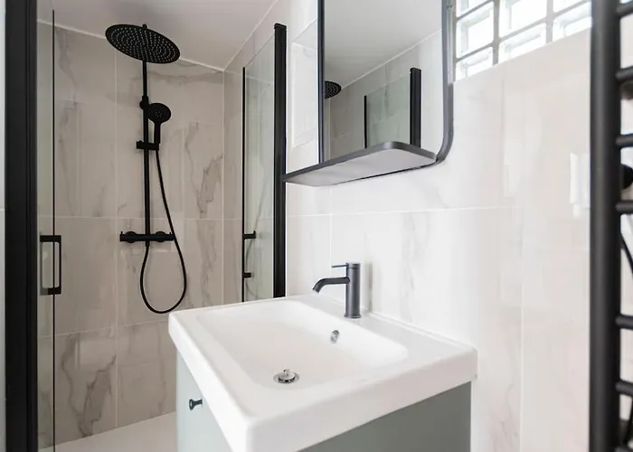 Superb And Design Near The Eiffel Tower