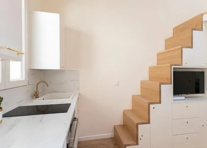 Superb And Design Near The Eiffel Tower * Parijs