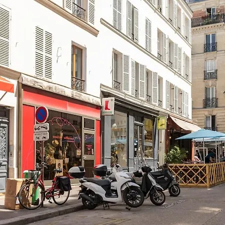 Superb And Design Near The Eiffel Tower Párizs