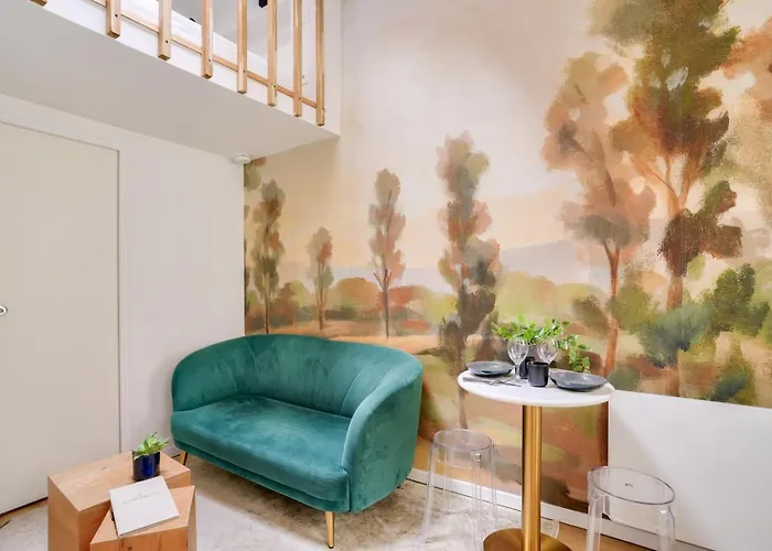 Superb And Design Near The Eiffel Tower